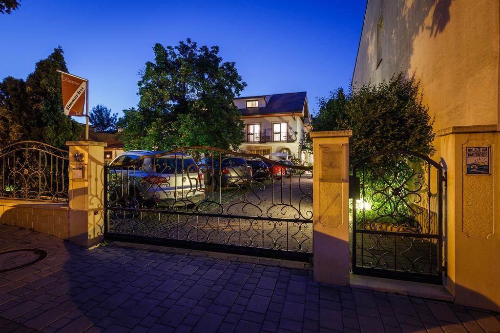 Pension Julia & Haus Elisabeth - Wallner'S Hofheuriger & Weinhof Mörbisch am See Exterior foto